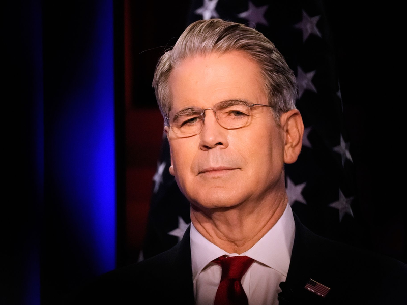 Die USA erlauben es Indien, zeitlich befristet russisches Öl zu kaufen - verkündet US-Finanzminister Scott Bessent. (Archivbild) - Foto: Markus Schreiber/AP/dpa