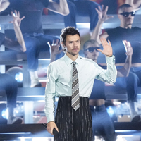 Bei den Brit Awards lieferte Harry Styles zu seiner Single «Aperture» einen spektakulären Auftritt. - Foto: Scott A Garfitt/Invision/AP/dpa