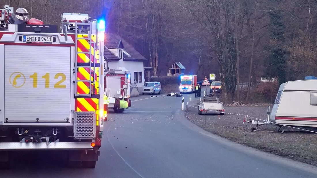 FW-EN: Verkehrsunfall L701 mit Landeplatzsicherung für Rettungshubschrauber - Bild: presseportal.de