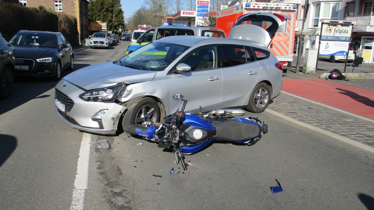 POL-RBK: Odenthal - Vorfahrt bei Verlassen eines Parkplatzes missachtet - Eine Person schwer verletzt - Foto: presseportal.de