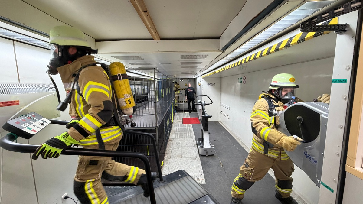 FW Weinheim: Belastung unter Druck-Feuerwehrleute in der Atemschutzstrecke - Foto: presseportal.de