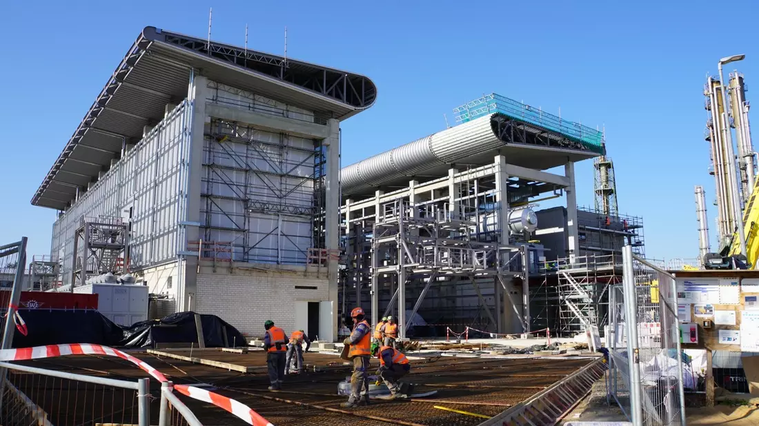 Zukunft unter Dach: Richtfest an der 100-MW-Wasserstoff-Produktionsanlage im Shell Energy and Chemicals Park Rheinland - Bild: presseportal.de