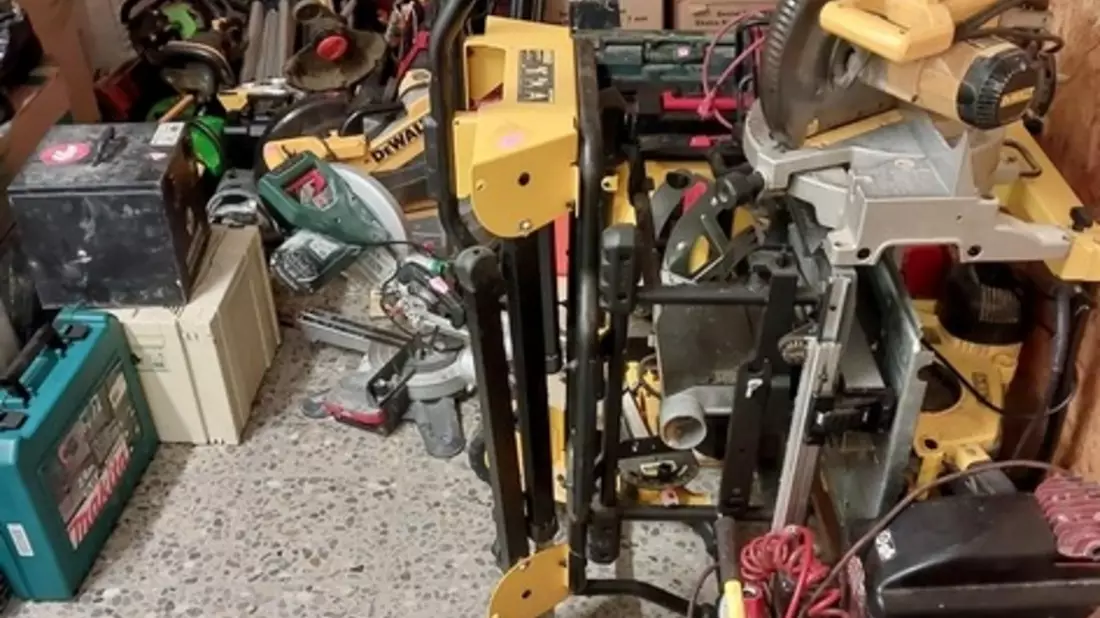 BPOL-FL: Bundespolizei stellt fast 100 elektrische Baumaschinen und Akkus sicher - Bild: presseportal.de