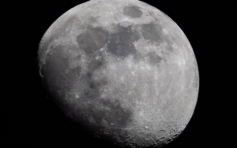 Forschende haben herausgefunden, dass der Asteroid «2024 YR4» den Mond nicht treffen wird. (Archivbild) - Foto: Boris Roessler/dpa