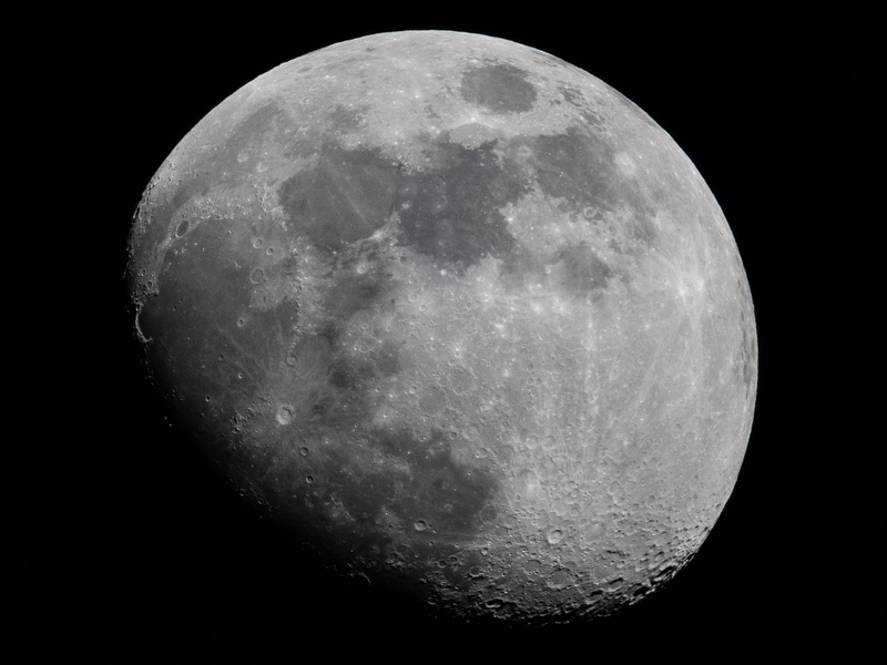 Forschende haben herausgefunden, dass der Asteroid «2024 YR4» den Mond nicht treffen wird. (Archivbild) - Foto: Boris Roessler/dpa