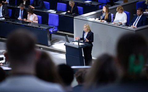 Der Gesetzentwurf von Gesundheitsministerin Nina Warken soll eine flexiblere Umsetzung vor Ort ermöglichen.  - Foto: Bernd von Jutrczenka/dpa