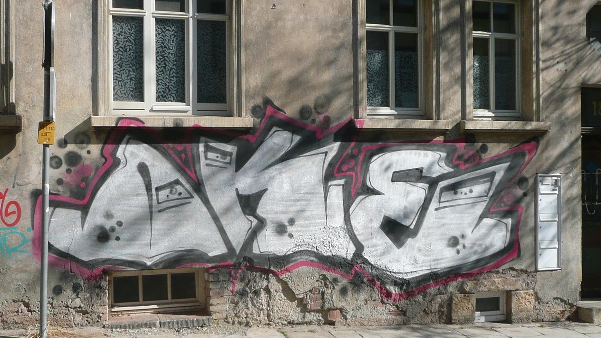 LPI-SLF: Zeugen nach zahlreichen Graffiti-Schmierereien gesucht - Foto: presseportal.de