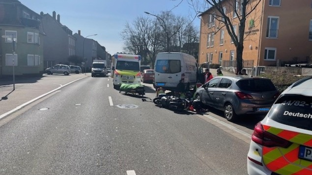 POL-PDPS: Verkehrsunfall in der Rodalber Straße: Rollerfahrer schwer verletzt - Absperrungen von einigen Verkehrsteilnehmern ignoriert - Foto: presseportal.de