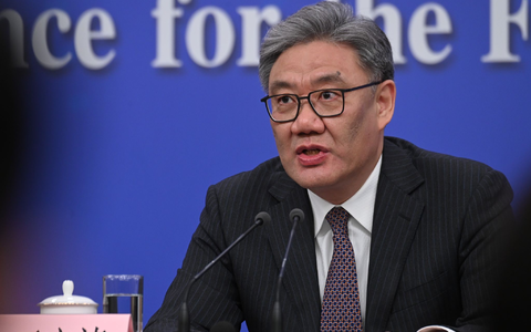 Chinas Handelsminister Wang verwies auf globale Konflikte.  - Foto: Johannes Neudecker/dpa