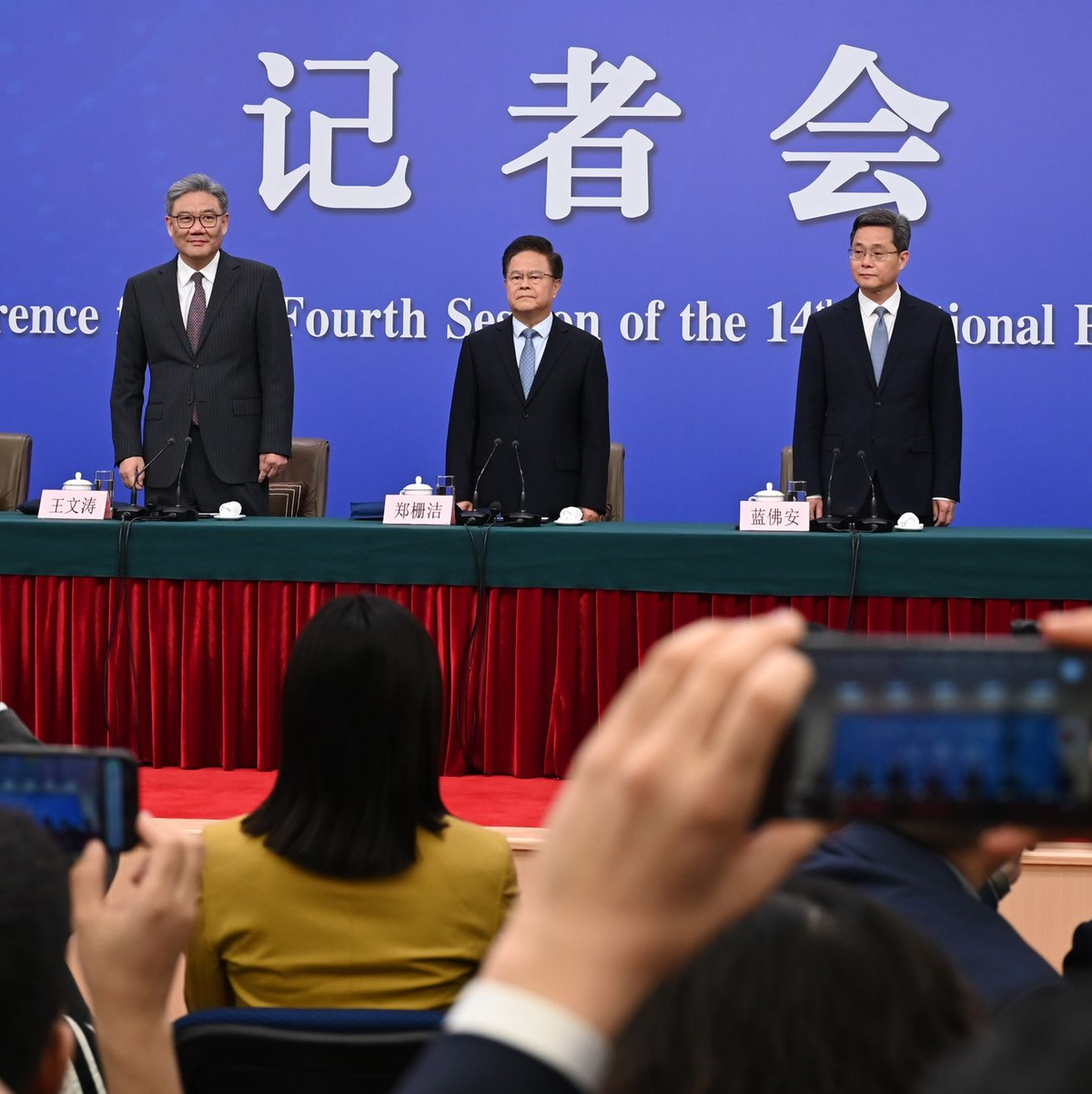 Chinas Ministerien äußerten sich 2,5 Stunden lang zu Wirtschaftsthemen.  - Foto: Johannes Neudecker/dpa