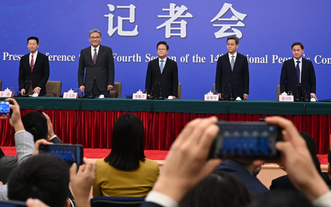 Chinas Ministerien äußerten sich 2,5 Stunden lang zu Wirtschaftsthemen.  - Foto: Johannes Neudecker/dpa