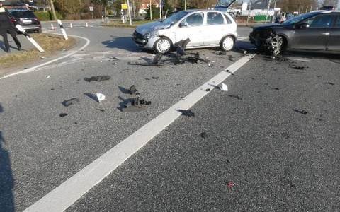 POL-CUX: Verkehrsunfälle mit mehreren leicht Verletzten Personen (Foto vom Unfall in Altenbruch im Anhang) - Foto: presseportal.de