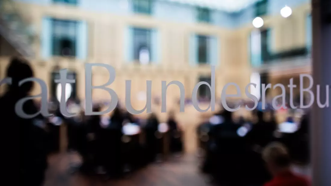 Bundesrat stimmt dem Gesetz zum Schutz der kritischen Infrastruktur zu - Bild: Carsten Koall/dpa