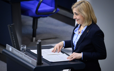 Gesundheitsministerin Nina Warken brachte Änderungen an der Krankenhausreform durch den Bundestag. - Foto: Bernd von Jutrczenka/dpa