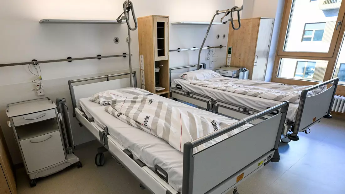 In vielen Krankenhäusern gibt es Finanznöte, und Betten stehen leer. (Archivbild)  - Bild: Jens Kalaene/dpa