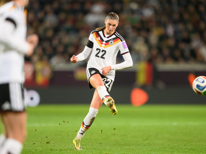 Die spielerische Klasse von Jule Brand soll den Deutschen in Norwegen helfen. - Foto: Robert Michael/dpa