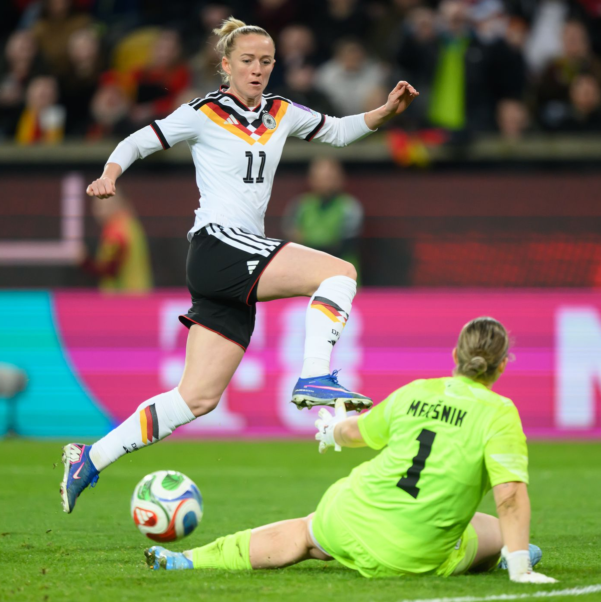 Nächste Hürde überspringen: der Auftrag für Lea Schüller und Co. vor dem Duell mit Norwegen. - Foto: Robert Michael/dpa