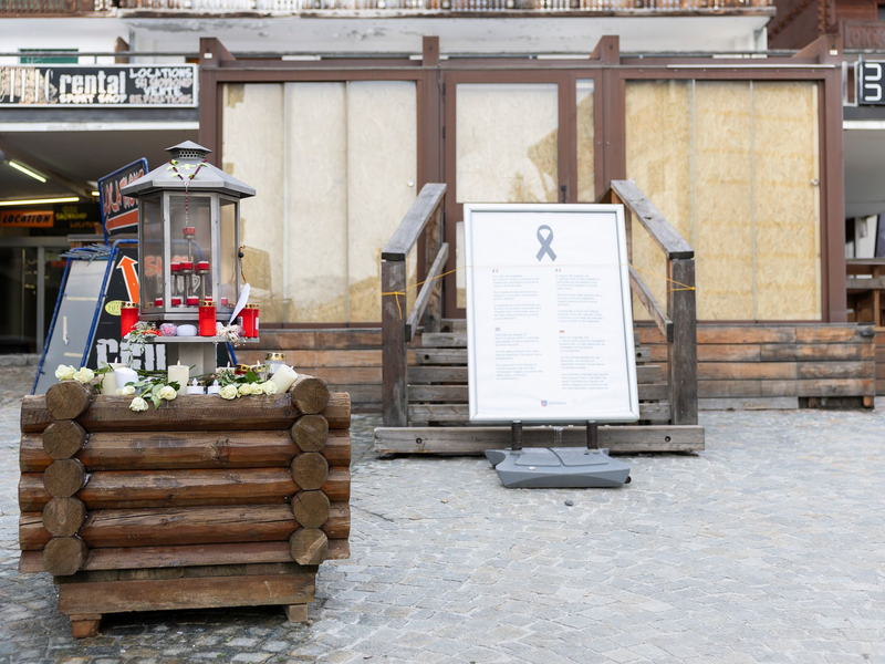 Nach der Brandkatastrophe in Crans-Montana wird Pyrotechnik in öffentlich zugänglichen Räumen in der Schweiz verboten. (Archivbild) - Foto: Cyril Zingaro/KEYSTONE/dpa