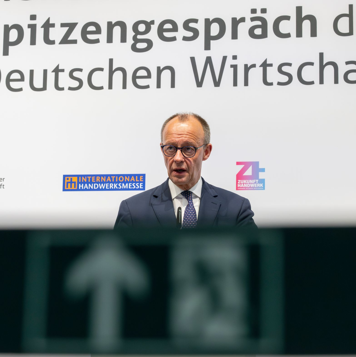 Kanzler Merz steht unter zunehmendem Druck der Wirtschaft. - Foto: Peter Kneffel/dpa