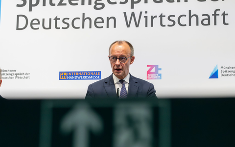 Kanzler Merz steht unter zunehmendem Druck der Wirtschaft. - Foto: Peter Kneffel/dpa