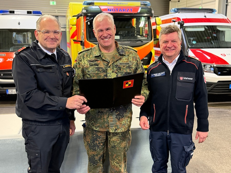 Johanniter und Bundeswehr vereinbaren Privilegierte Partnerschaft / Johanniter-Unfall-Hilfe unterzeichnet Absichtserklärung mit dem Zentralen Sanitätsdienst der Bundeswehr - Foto: presseportal.de