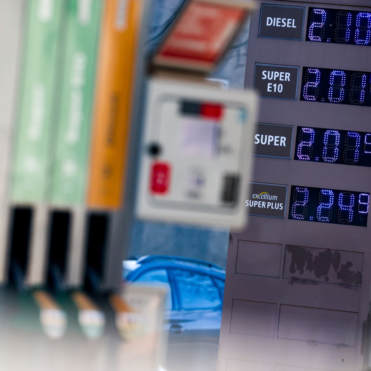 Die Spritpreise steigen weiter. - Foto: Christoph Reichwein/dpa