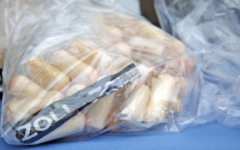 HZA-K: Mit Kokain und Heroin im Bauch auf dem Weg zur Familie / Kölner ZOLL nimmt 31-jährigen Körperschmuggler fest - Foto: presseportal.de HZA-K: Mit Kokain und Heroin im Bauch auf dem Weg zur Familie / Kölner ZOLL nimmt 31-jährigen Körperschmuggler fest - Foto: presseportal.de