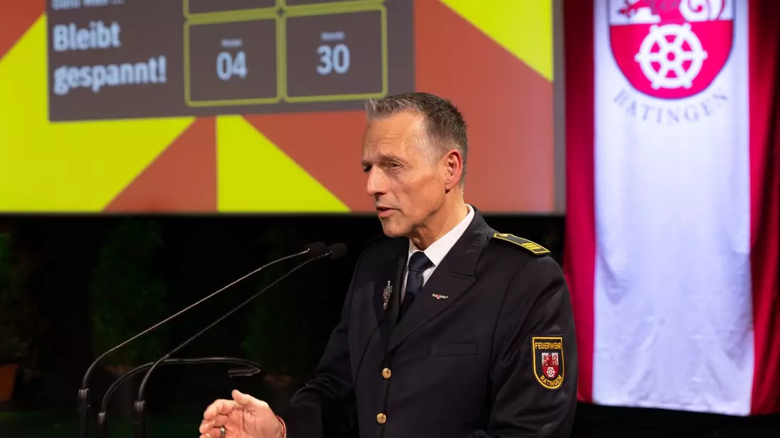 FW Ratingen: Wehrversammlung 2026: Ehrungen, Beförderungen & neue Homepage - Bild: presseportal.de