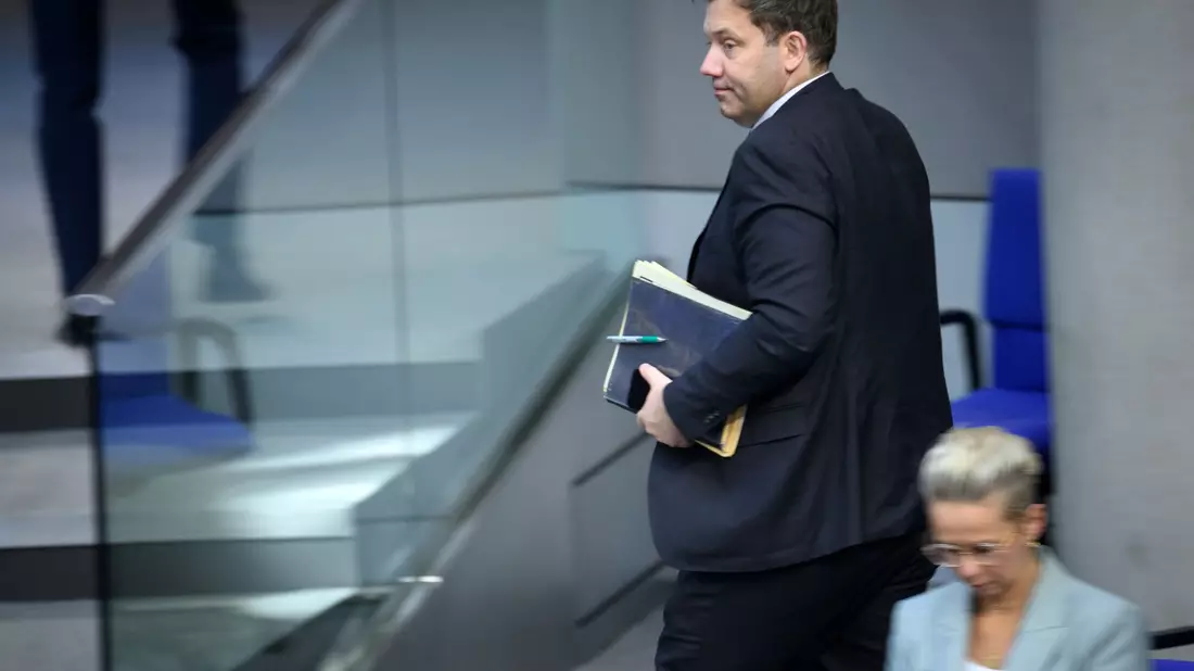 Bundesfinanzminister Lars Klingbeil (SPD) lehnt den Vorstoß der Länder nach mehr Finanzzusagen des Bundes ab. - Bild: Bernd von Jutrczenka/dpa