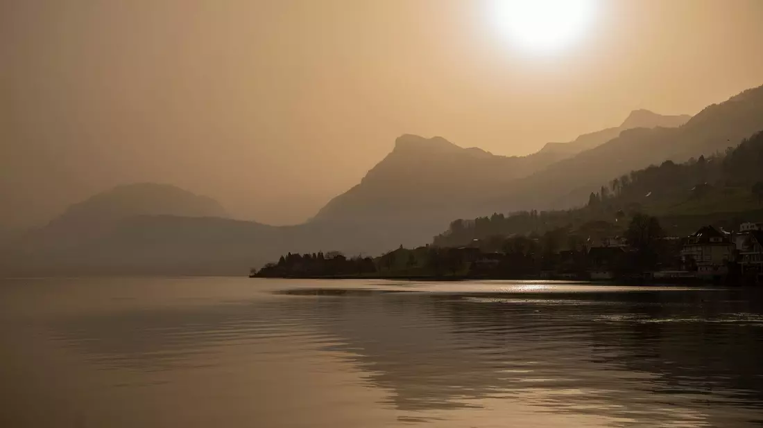 Der Saharastaub, den wir in Europa beobachteten, komme aus der nördlichen Sahara, erklärt Andreas Walter, Meteorologe beim Deutschen Wetterdienst. - Bild: Urs Flueeler/KEYSTONE/dpa