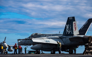 Das US-Militär nutzt für seine Angriffe im Iran unter anderem zwei Flugzeugträger. (Archivbild) - Foto: Uncredited/U.S. Central Command/AP/dpa