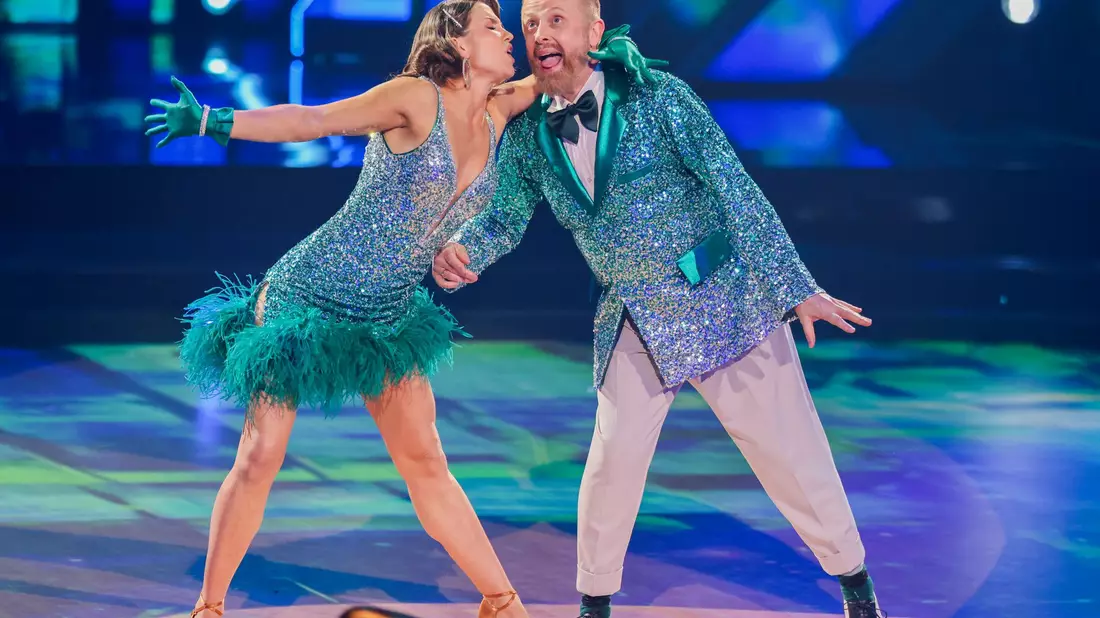 Ross Antony konnte mit seiner Darbietung auch einen ehemaligen «Let's Dance»-Gewinner überzeugen. - Bild: Rolf Vennenbernd/dpa