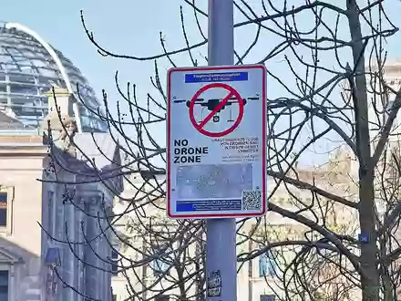 Drohnen-Verbots-Schild am Bundestag - Foto: via dts Nachrichtenagentur