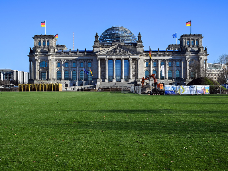 Unter den im Bundestag vertretenen Parteien legt vor allem die Linke zu. - Foto: Soeren Stache/dpa