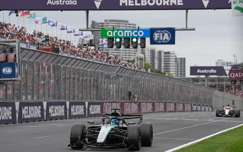 George Russell dreht schnelle Runden am Fließband. - Foto: Heath McKinley/AP/dpa