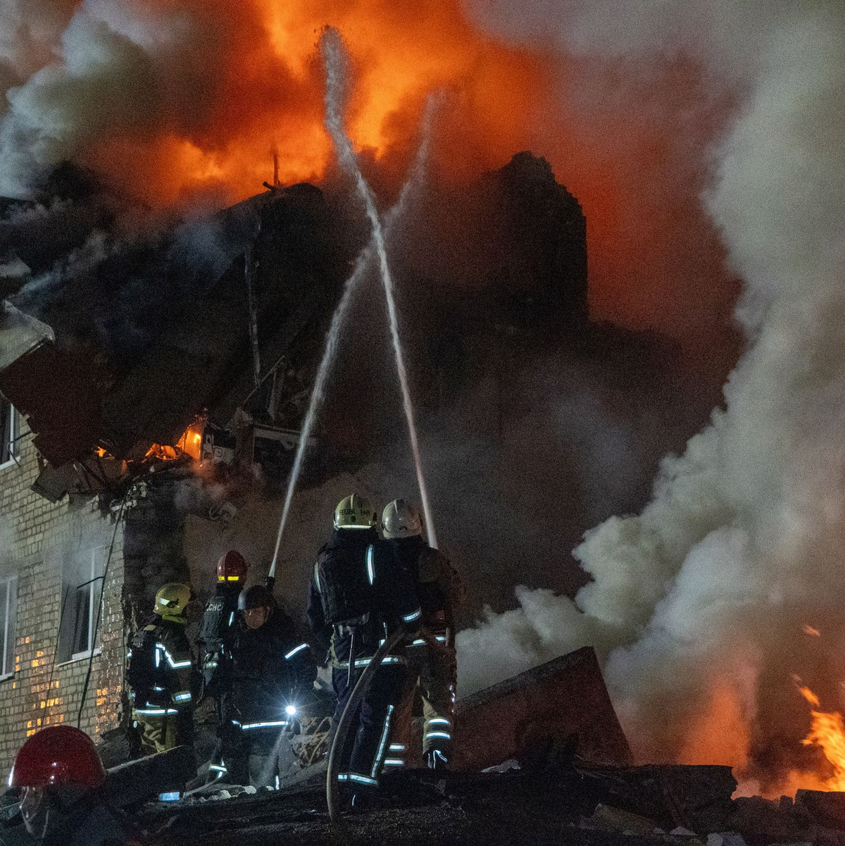 Behörden melden auch Kinder unter den Toten und Verletzten in Charkiw. - Foto: Andrii Marienko/AP/dpa