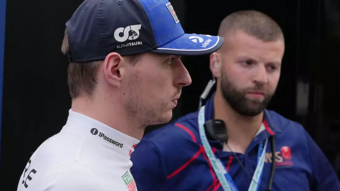 Max Verstappen ist nach dem Fehlstart bedient. - Bild: Asanka Brendon Ratnayake/AP/dpa