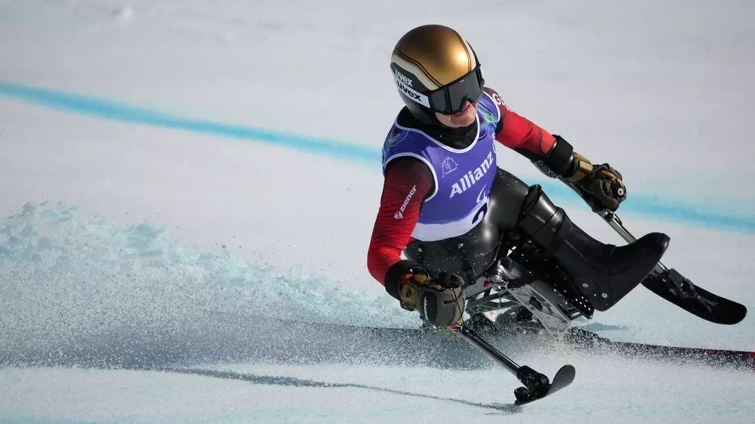 Gold im Ski-Krimi: Anna-Lena Forster fuhr zum Sieg. - Bild: Emilio Morenatti/AP/dpa