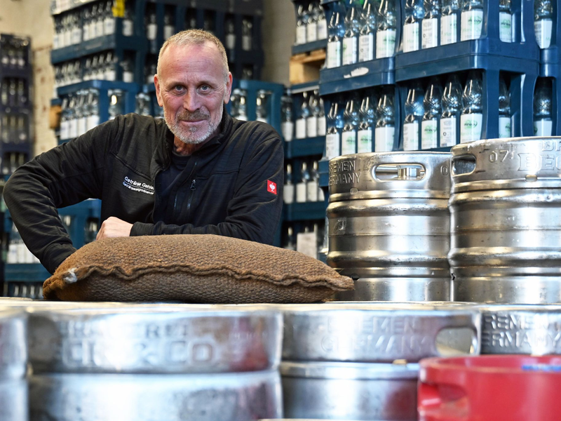 Der einstige Lottomillionär arbeitet inzwischen für einen Getränkehändler. - Foto: Shireen Broszies/dpa