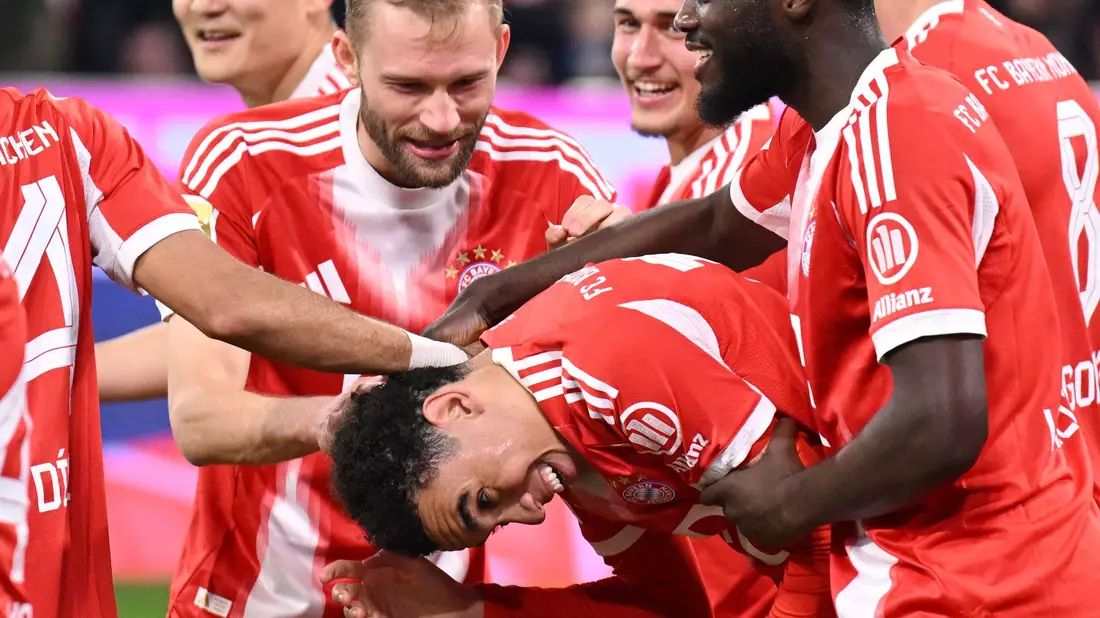 Jamal Musiala jubelt über sein erstes Bundesliga-Tor seit fast einem Jahr. - Bild: Harry Langer/dpa