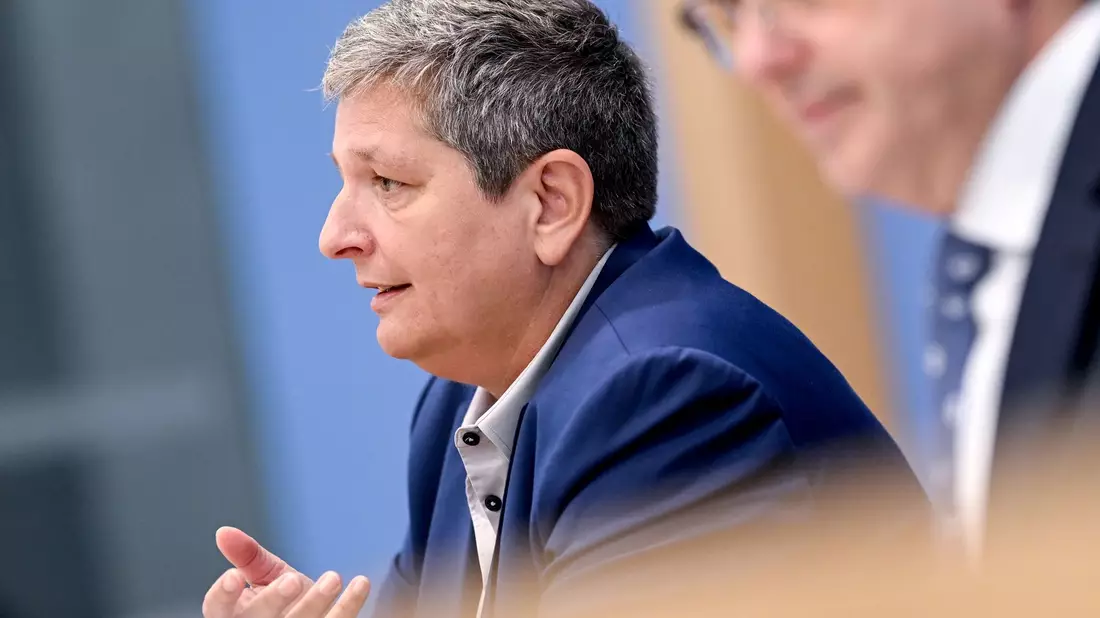 Claudia Plattner ist Präsidentin des Bundesamts für Sicherheit in der Informationstechnik (BSI). Für Cybersicherheit ist das Innenministerium zuständig, für die Digitalisierung der Verwaltung das neue Digitalministerium. (Archivbild)  - Bild: Britta Pedersen/dpa