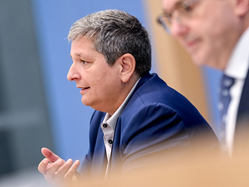 Claudia Plattner ist Präsidentin des Bundesamts für Sicherheit in der Informationstechnik (BSI). Für Cybersicherheit ist das Innenministerium zuständig, für die Digitalisierung der Verwaltung das neue Digitalministerium. (Archivbild)  - Foto: Britta Pedersen/dpa