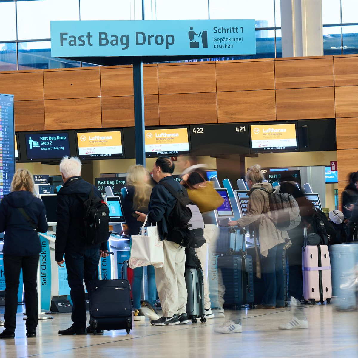 Alle großen Verkehrsunternehmen - dazu zählen auch Flughafenbetreiber - müssen in Sachen Cybersicherheit Maßnahmen ergreifen. (Symbolbild) - Foto: Annette Riedl/dpa