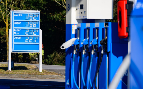 Nach dem Beginn des Iran-Kriegs sind in Deutschland die Spritpreise in die Höhe geschossen. (Symbolbild) - Foto: Patrick Pleul/dpa