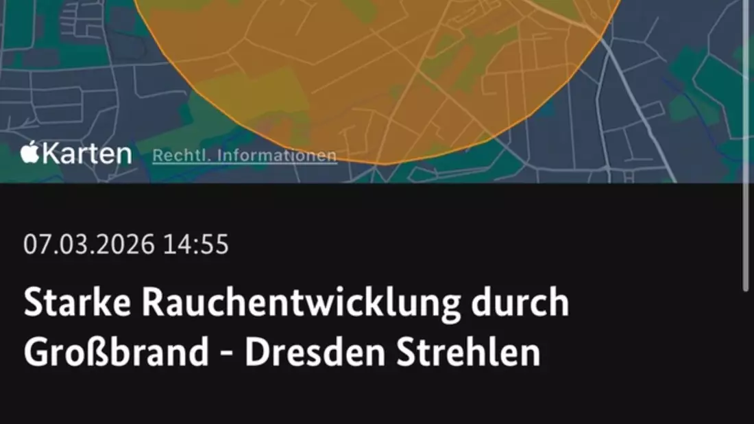 FW Dresden: Barackenbrand mit starker Rauchentwicklung - Fenster und Türen geschlossen halten - Bild: presseportal.de
