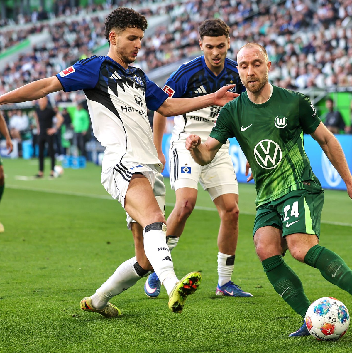 Christian Eriksen brachte den VfL Wolfsburg gegen den HSV in Führung. - Foto: Andreas Gora/dpa