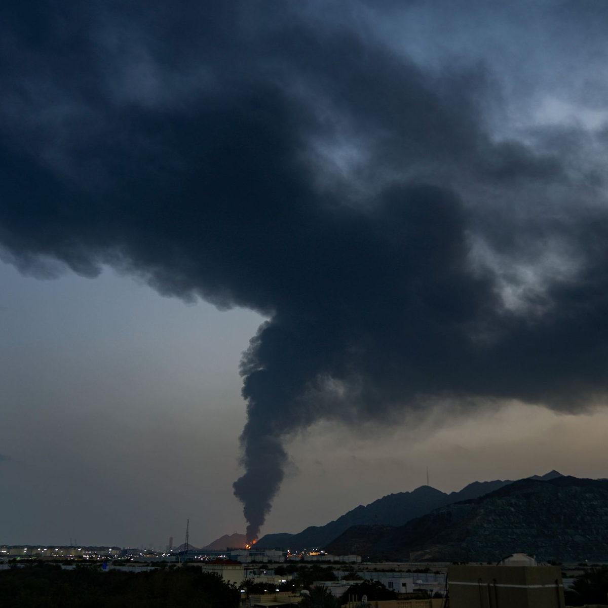 Der Iran nimmt die Emirate im Vergleich zu den anderen Golfstaaten bisher besonders stark unter Beschuss. (Archivbild) - Foto: Altaf Qadri/AP/dpa