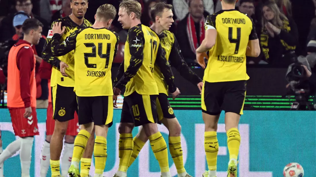 Gegen zehn Kölner hatte Dortmund leichtes Spiel - Bild: Federico Gambarini/dpa