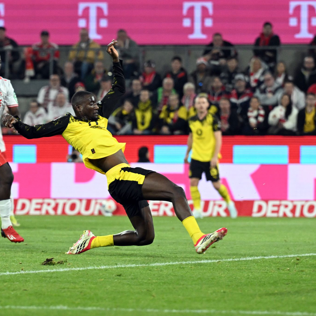 Tor mit der Sohle: BVB-Stürmer Guirassy trifft gegen seinen früheren Club - Foto: Federico Gambarini/dpa