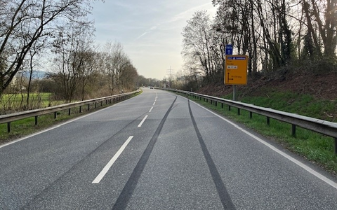 POL-PDTR: Verkehrsunfallflucht auf der B 53 - Zeugen gesucht! - Foto: presseportal.de